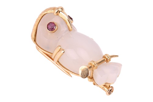 Lot Cartier - A carved calcedony brooch designed...