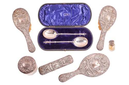Lot 427 - A cased pair of Victorian silver apostle...