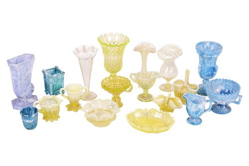 Lot 254 - A collection of assorted Sowerby, opalescent...