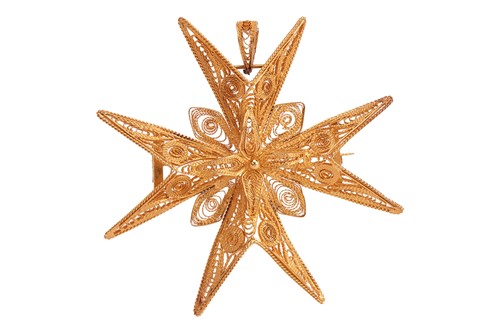Lot 271 - A Maltese cross filigree brooch pendant,...