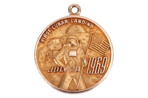 Lot 21 - NASA Interest: Apollo 11 coin to commemorate...