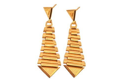 Lot 88 - A pair of high carat drop earrings, each...