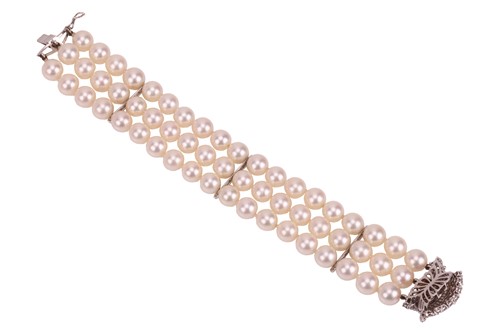 Lot 79 - A cultured pearl bracelet with diamond-set...
