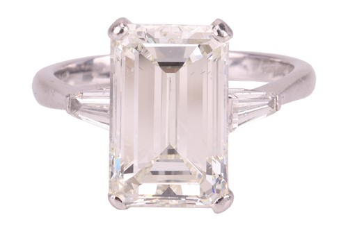 Lot Kutchinsky - An emerald-cut diamond solitaire,...