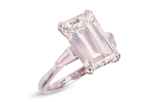 Lot Kutchinsky - An emerald-cut diamond solitaire,...