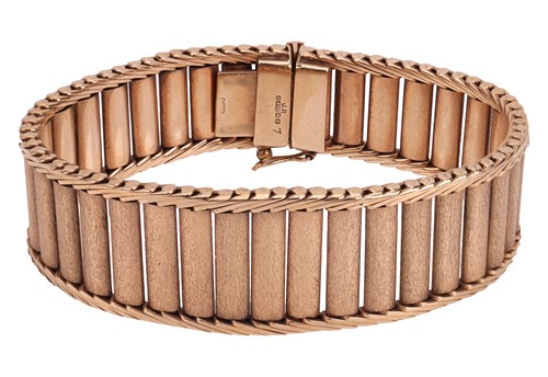 Lot A tapered fancy link bracelet in 9ct yellow...