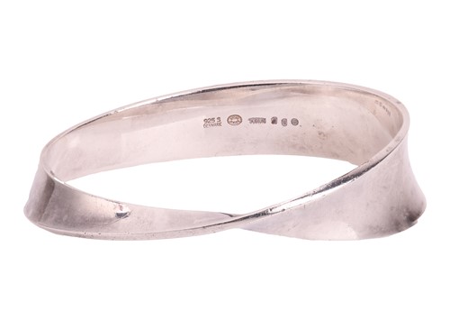 Lot Georg Jensen - a silver 'Möbius' closed bangle,...