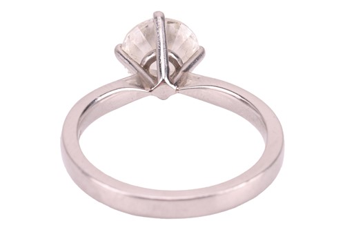 Lot A diamond solitaire ring in platinum, claw-set...