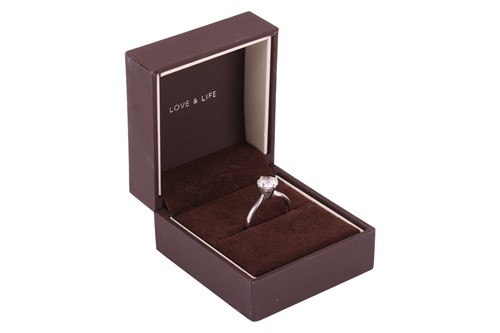 Lot A diamond solitaire ring in platinum, claw-set...