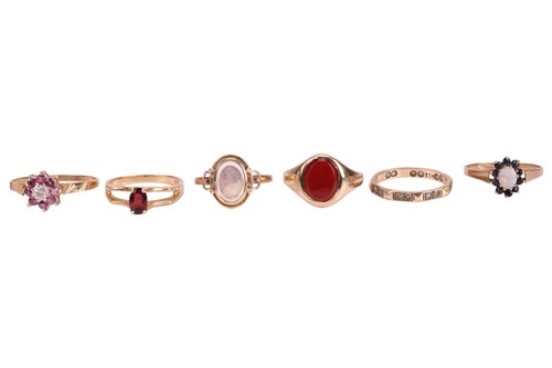Lot 49 - A 9 carat gold and carnelian signet ring,...