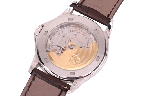Lot Patek Philippe Gentleman’s Platinum Calatrava...