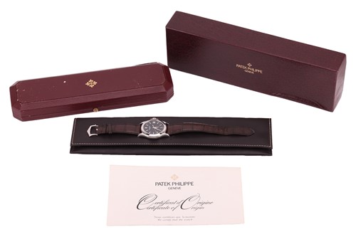 Lot Patek Philippe Gentleman’s Platinum Calatrava...