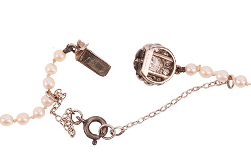 Lot 25 - An Edwardian natural saltwater pearl necklace,...