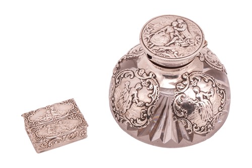 Lot 362 - An Edwardian silver-mounted glass inkwell, the...