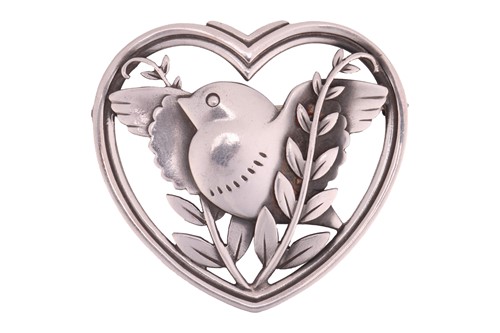 Lot Georg Jensen – A heart-shaped bird brooch...