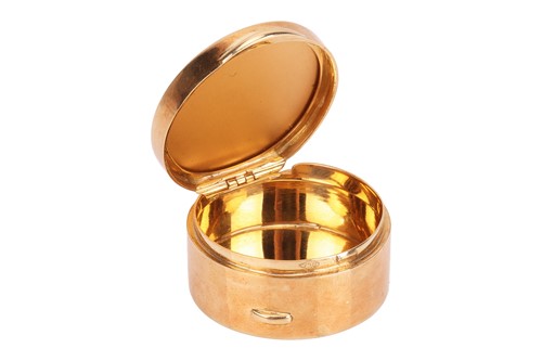 Lot 343 - An enamelled pillbox, of circular form, the...