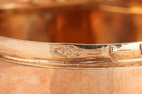 Lot 343 - An enamelled pillbox, of circular form, the...