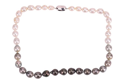 Lot 269 - A Tahitian cultured pearl necklace, comprising...