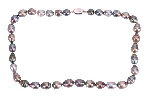 Lot 271 - A Tahitian cultured pearl necklace, comprising...