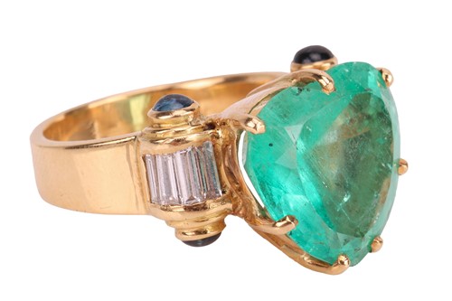 Lot 204 - A large heart-shaped emerald dress ring, the...