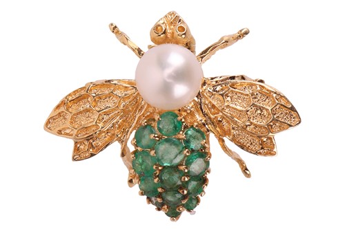 Lot A bee brooch with emeralds and pearl, abdomen...