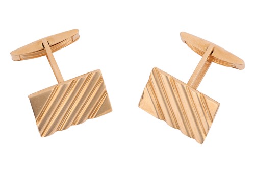 Lot 178 - A pair of cufflinks of rectangular form with...