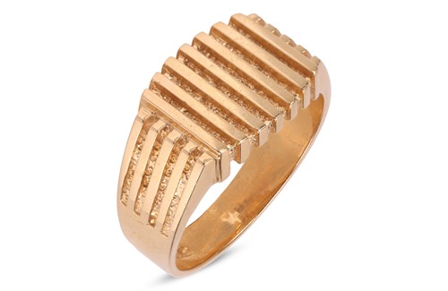Lot 289 - A signet ring with parallel ridged decoration,...