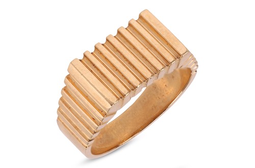 Lot 275 - A grooved dress ring, the rectangular ring...