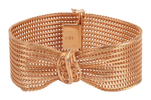 Lot 63 - Filippini Fratelli - a bow bracelet, the wide...