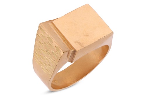 Lot 89 - A Modernist ring, the quadrilateral ring head...