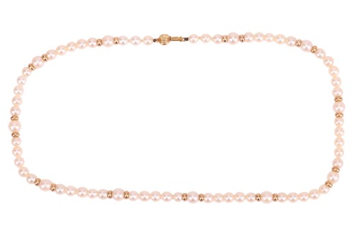Lot 63 - A single-row cultured pearl necklace,...