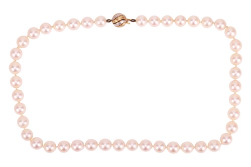 Lot 202 - A single-row cultured pearl necklace,...
