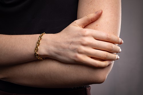 Lot An anchor link bracelet, fastened with lobster...