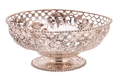 Lot 367 - A large early 20th-century Irish cake basket,...