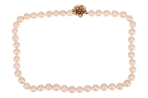 Lot 8 - A single row cultured pearl necklace,...