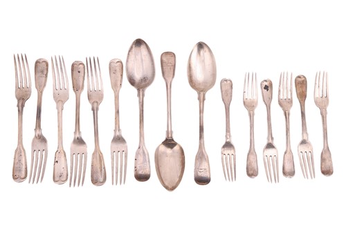 Lot 393 - A mixed part canteen of fiddle and thread...