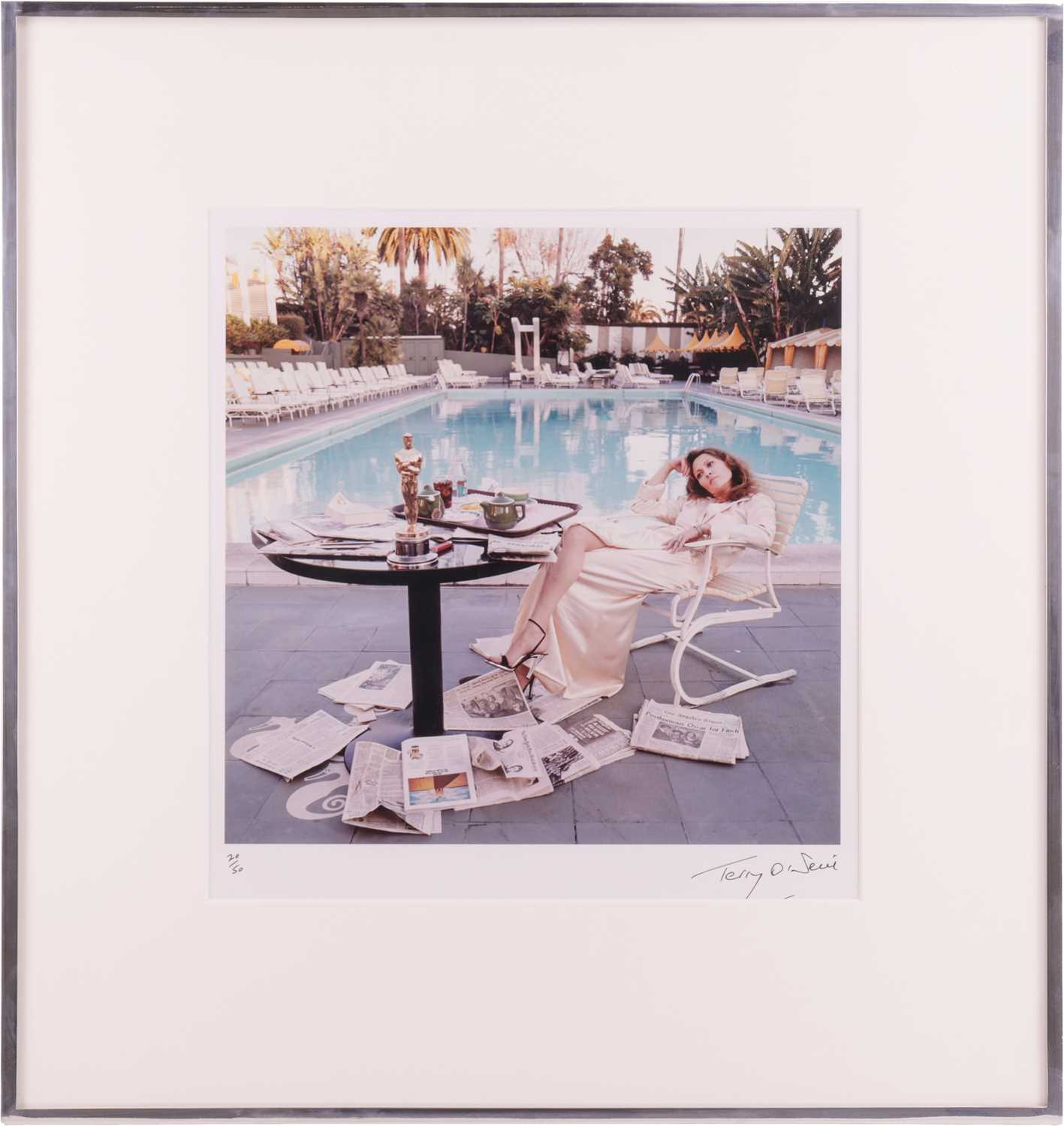 Lot 120 - Terry O'Neill (British 1938-2019) Faye Dunaway,...