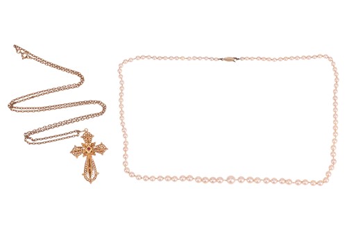 Lot 132 - A cultured pearl necklace and a filigree cross...