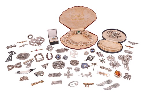 Lot 79 - A large quantity of antique and vintage...