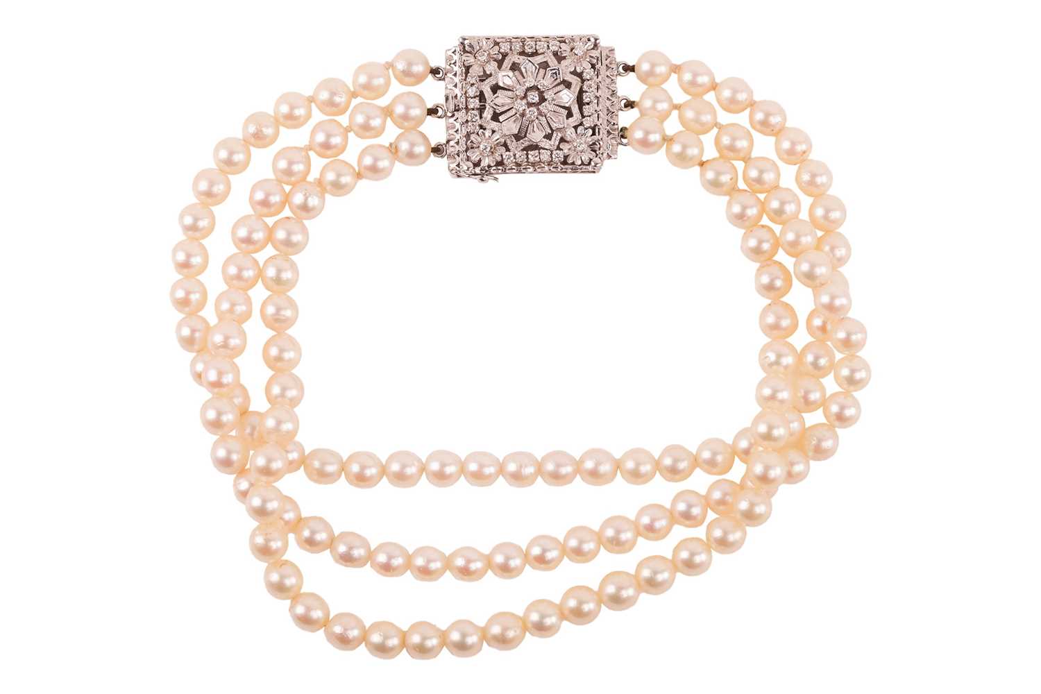 Lot 266 - A cultured pearl choker necklace with a...