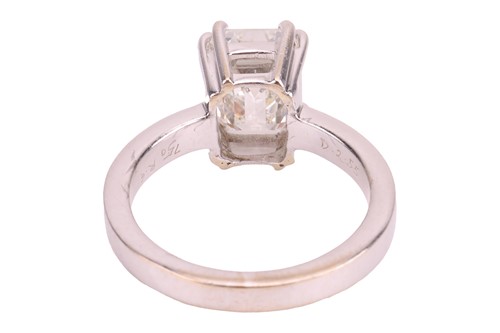 Lot 300 - A single stone emerald-cut diamond ring, the...