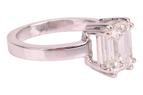 Lot 300 - A single stone emerald-cut diamond ring, the...