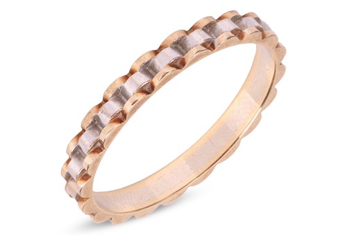 Lot 91 - A bi-coloured 'Jubilee'-style ring, stamped...
