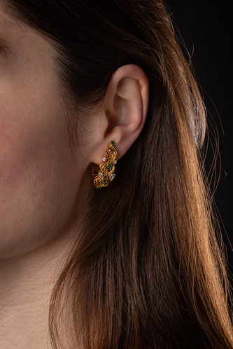 Lot 61 - An emerald and diamond parure; comprising a...