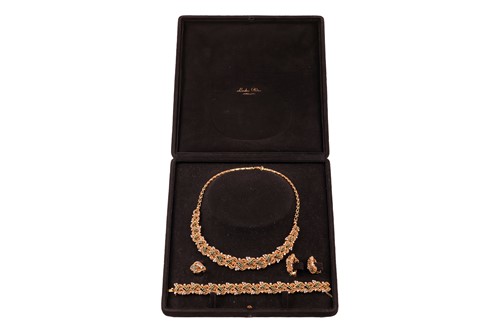 Lot 61 - An emerald and diamond parure; comprising a...