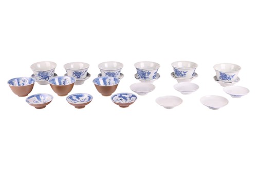 Lot 49 - Collection of Qing Dynasty blue and white...