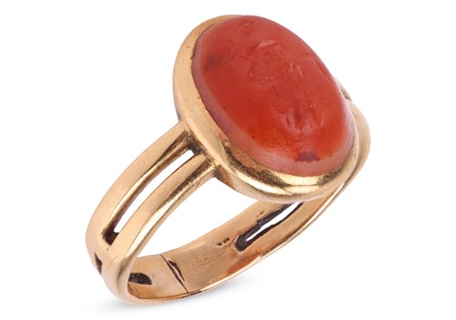 Lot 76 - A Roman carnelian intaglio ring, the oval...