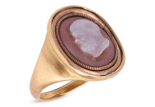 Lot 64 - A carved agate cameo ring, depicting the side...