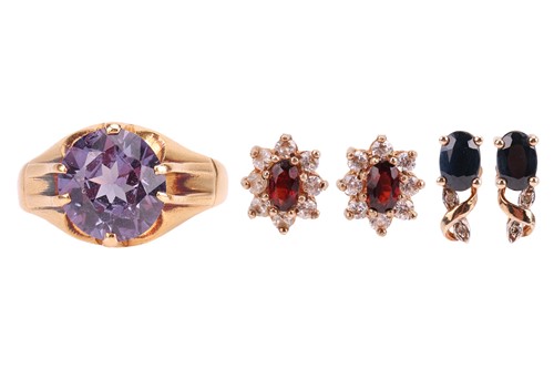 Lot 99 - A small group of jewellery; The first piece a...