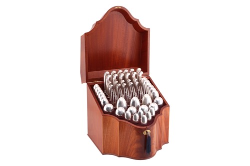 Lot 433 - A millennium silver rat tail canteen for six...